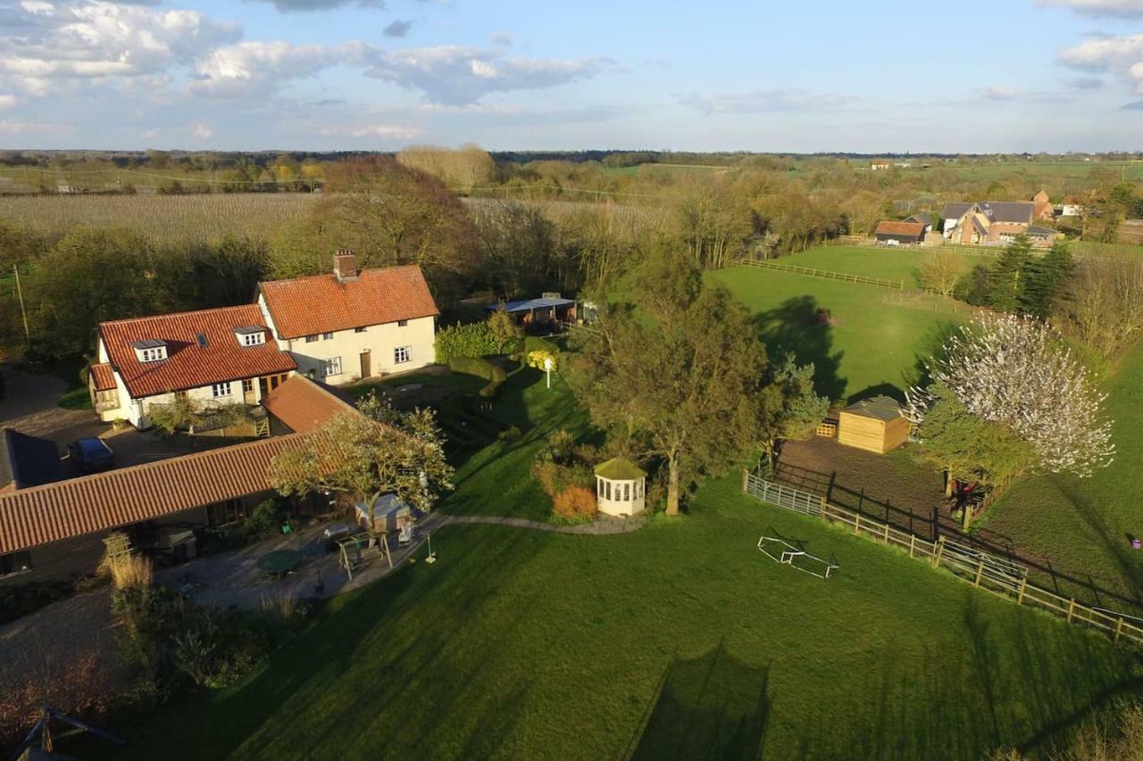 Ferienwohnung Priory Farm Barn Eye  Exterior foto