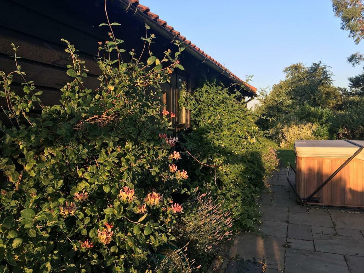 Ferienwohnung Priory Farm Barn Eye  Exterior foto